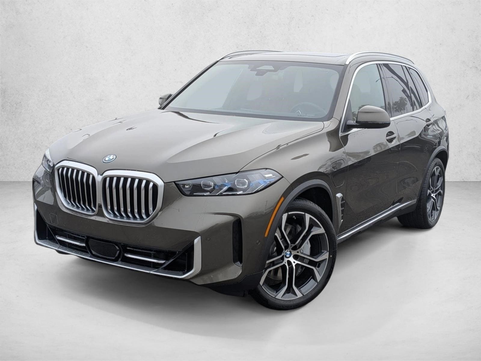 2026 BMW X5 50e's photo