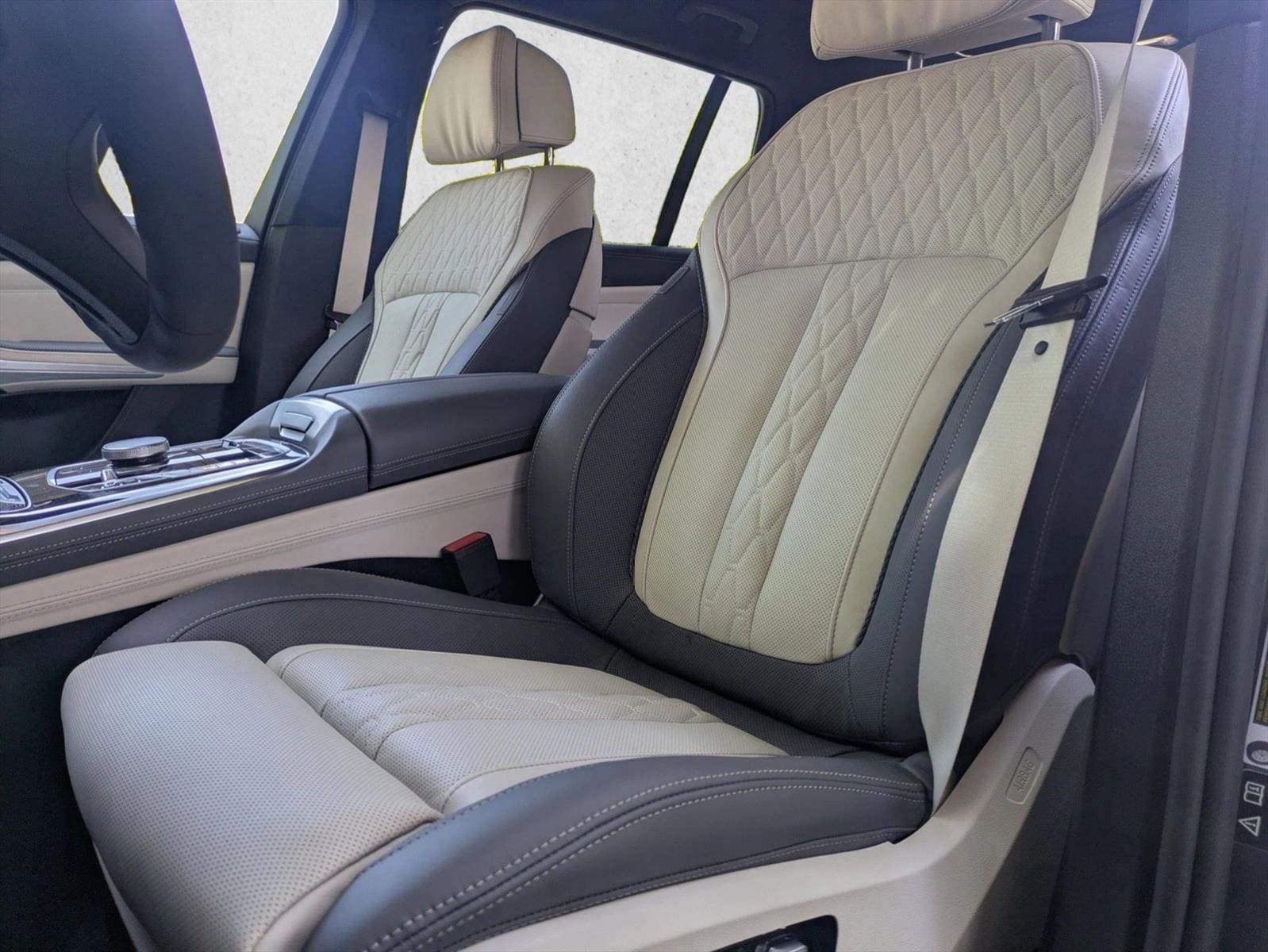 2025 BMW X7 40i - Photo 11