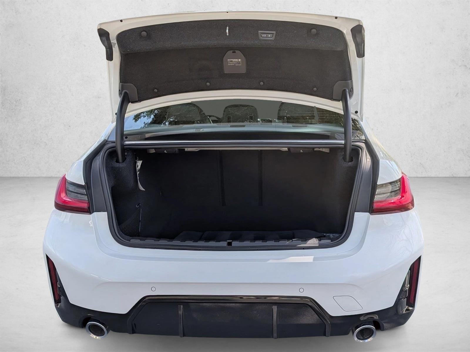 2025 BMW 330i xDrive photo 6