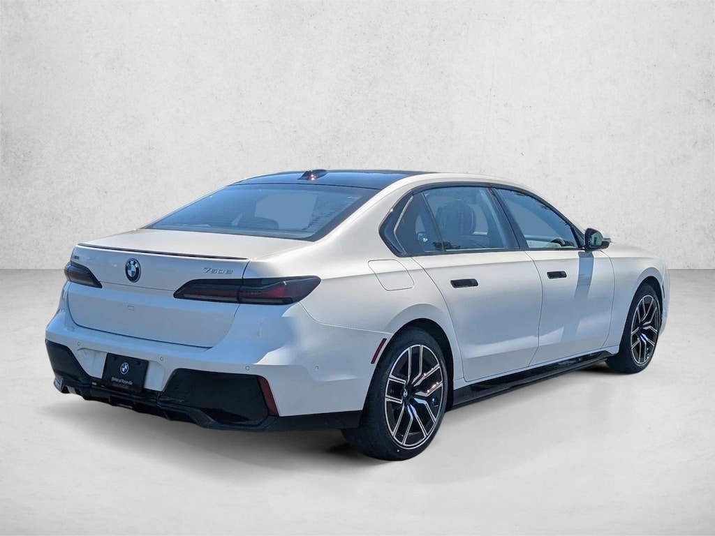 New 2026 BMW 750e xDrive Sedan