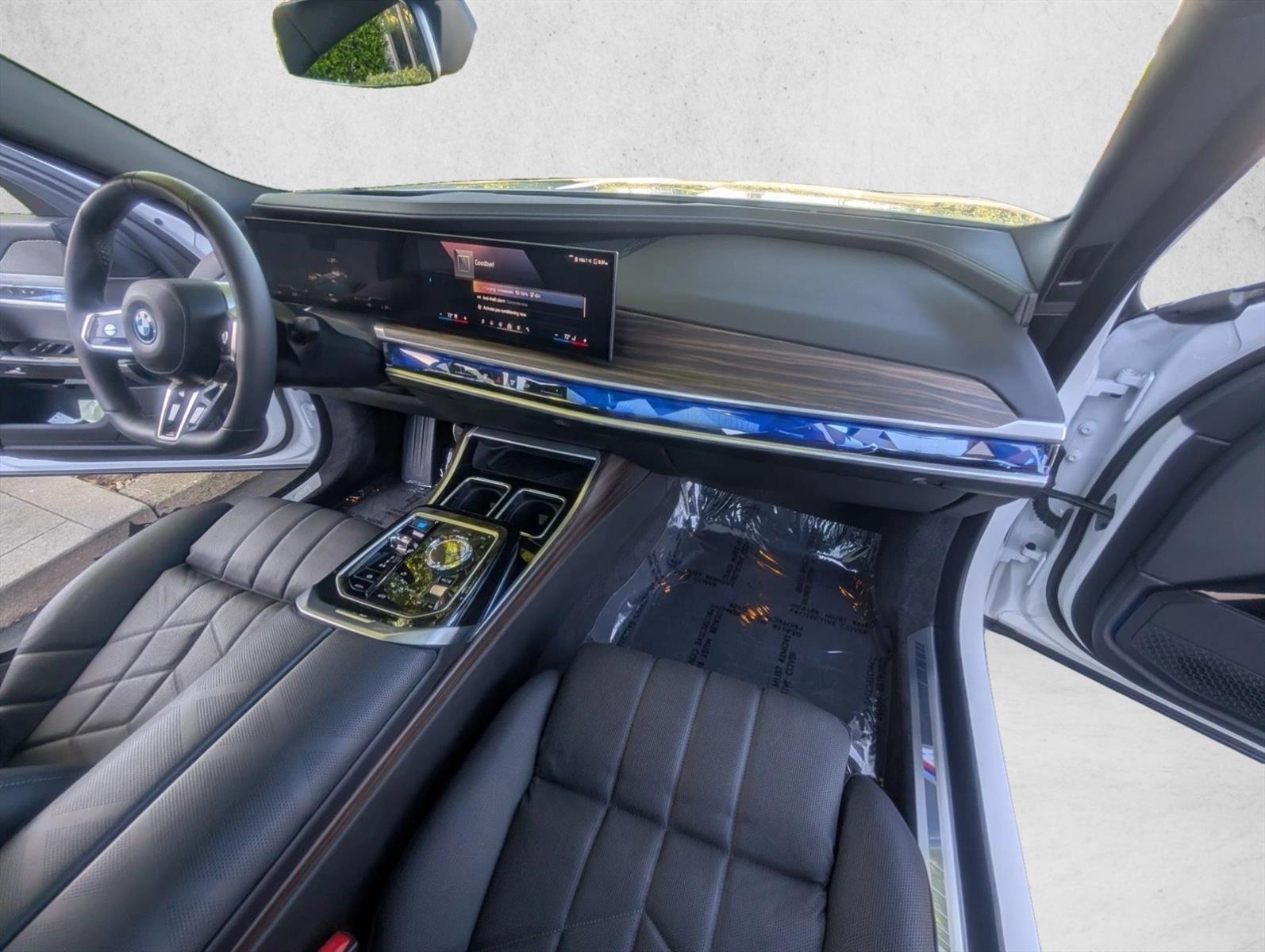 2025 BMW i7 60 - Photo 25