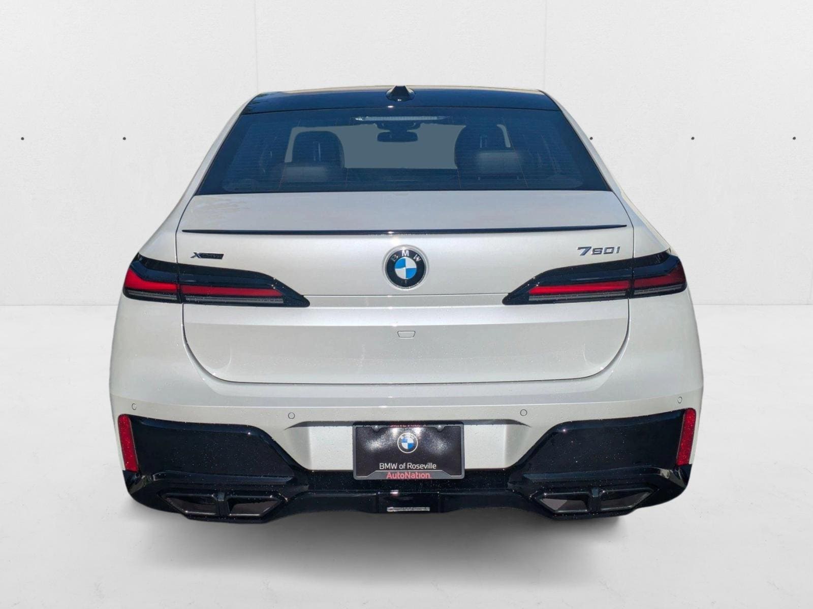 2025 BMW 7 Series 760i - Photo 8