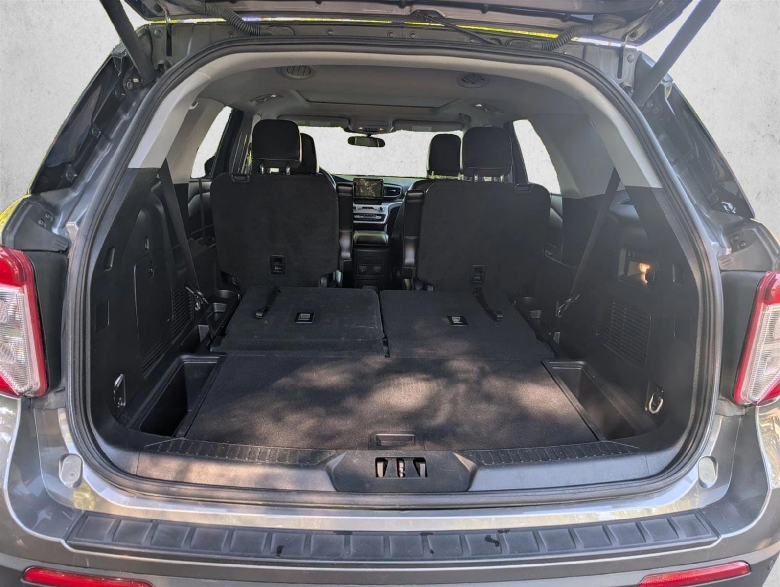 2023 Ford Explorer XLT photo 6