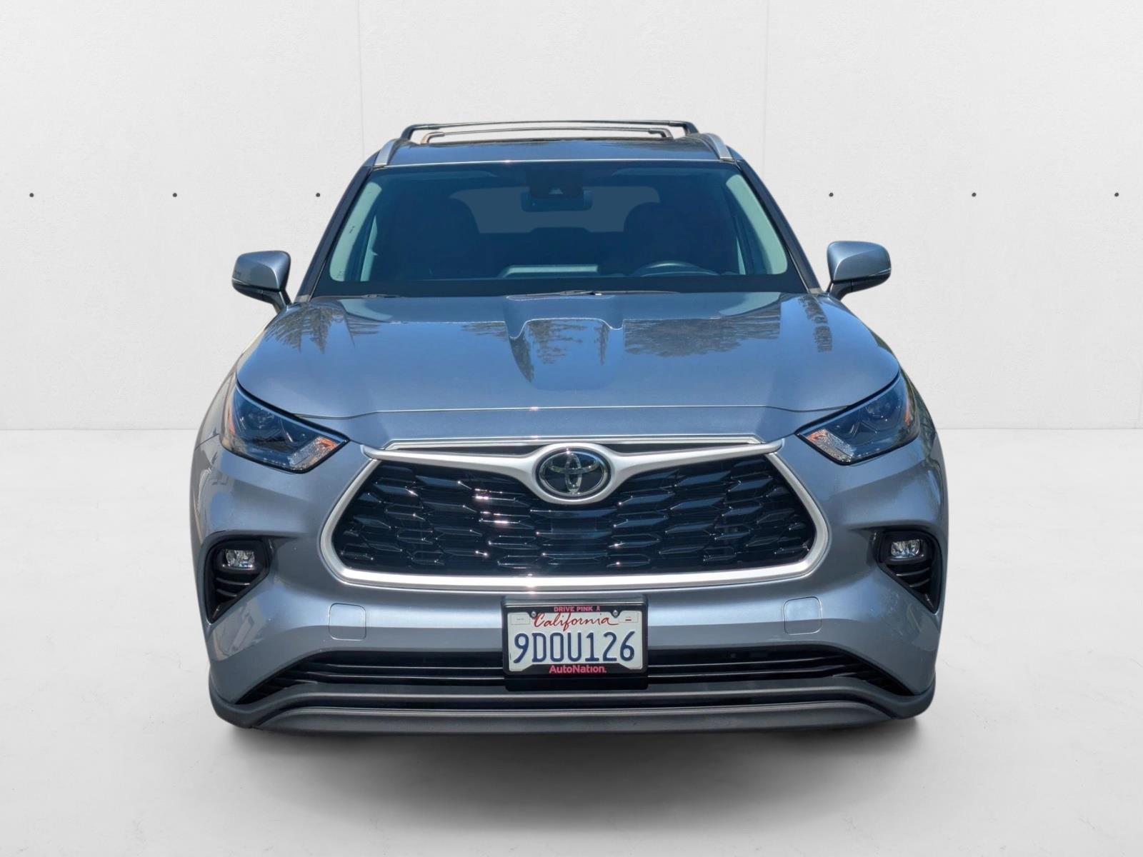2022 Toyota Highlander XLE photo 2