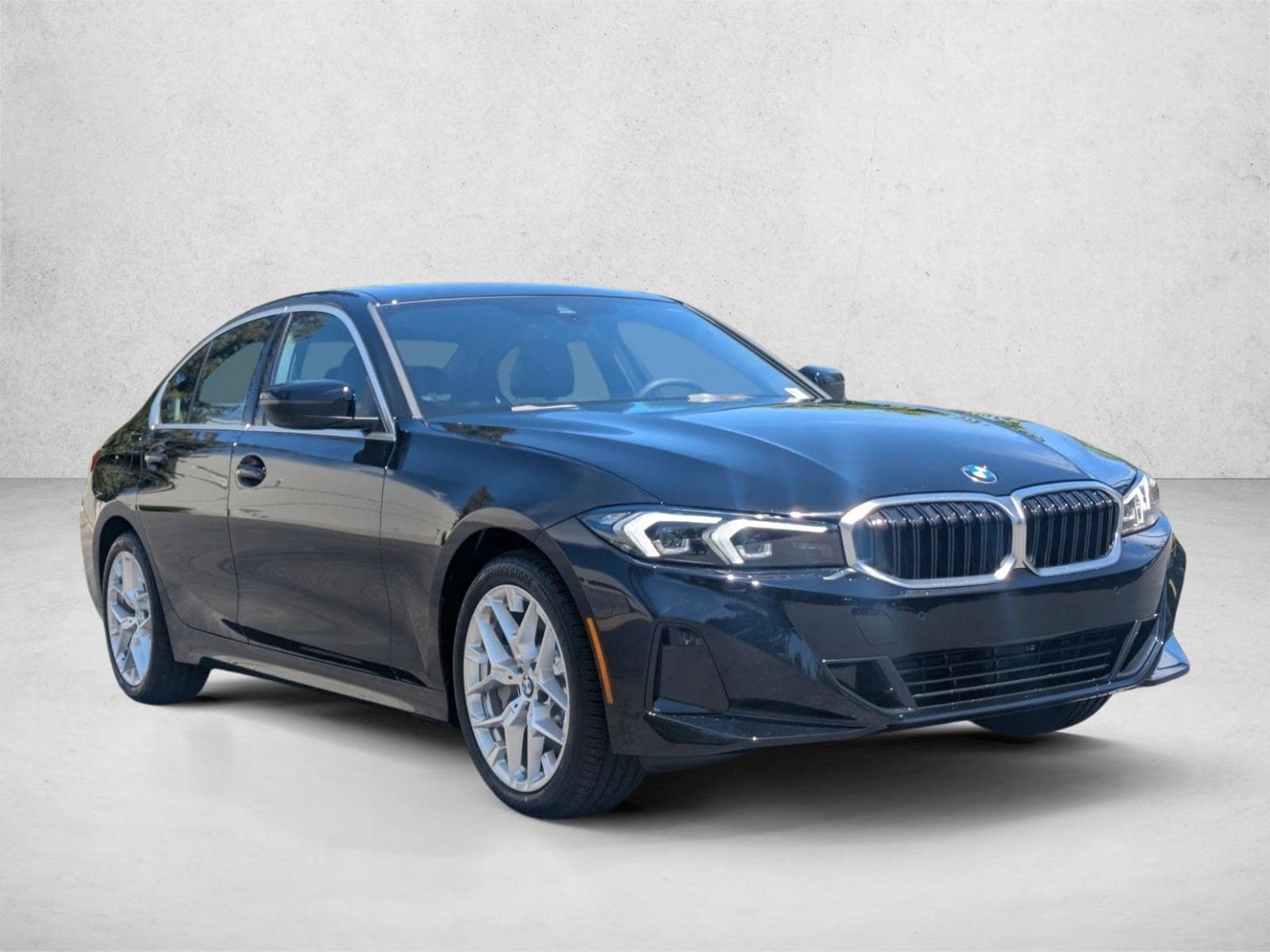 2025 BMW 330i photo 2