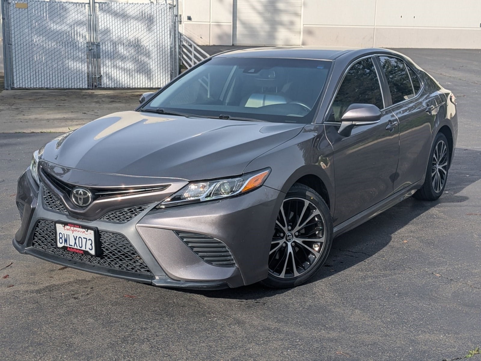 2018 Toyota Camry SE's photo