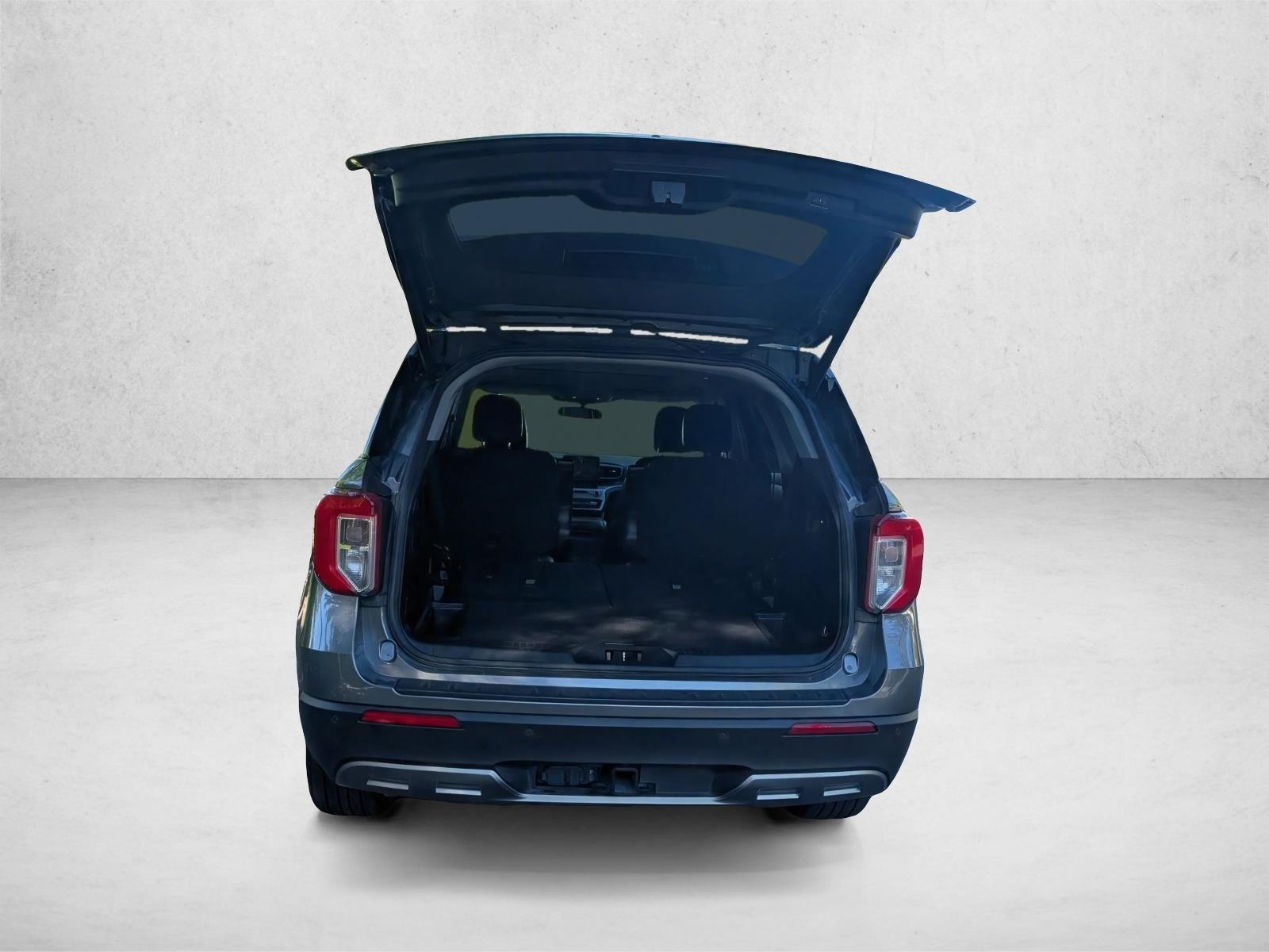 2023 Ford Explorer XLT photo 3