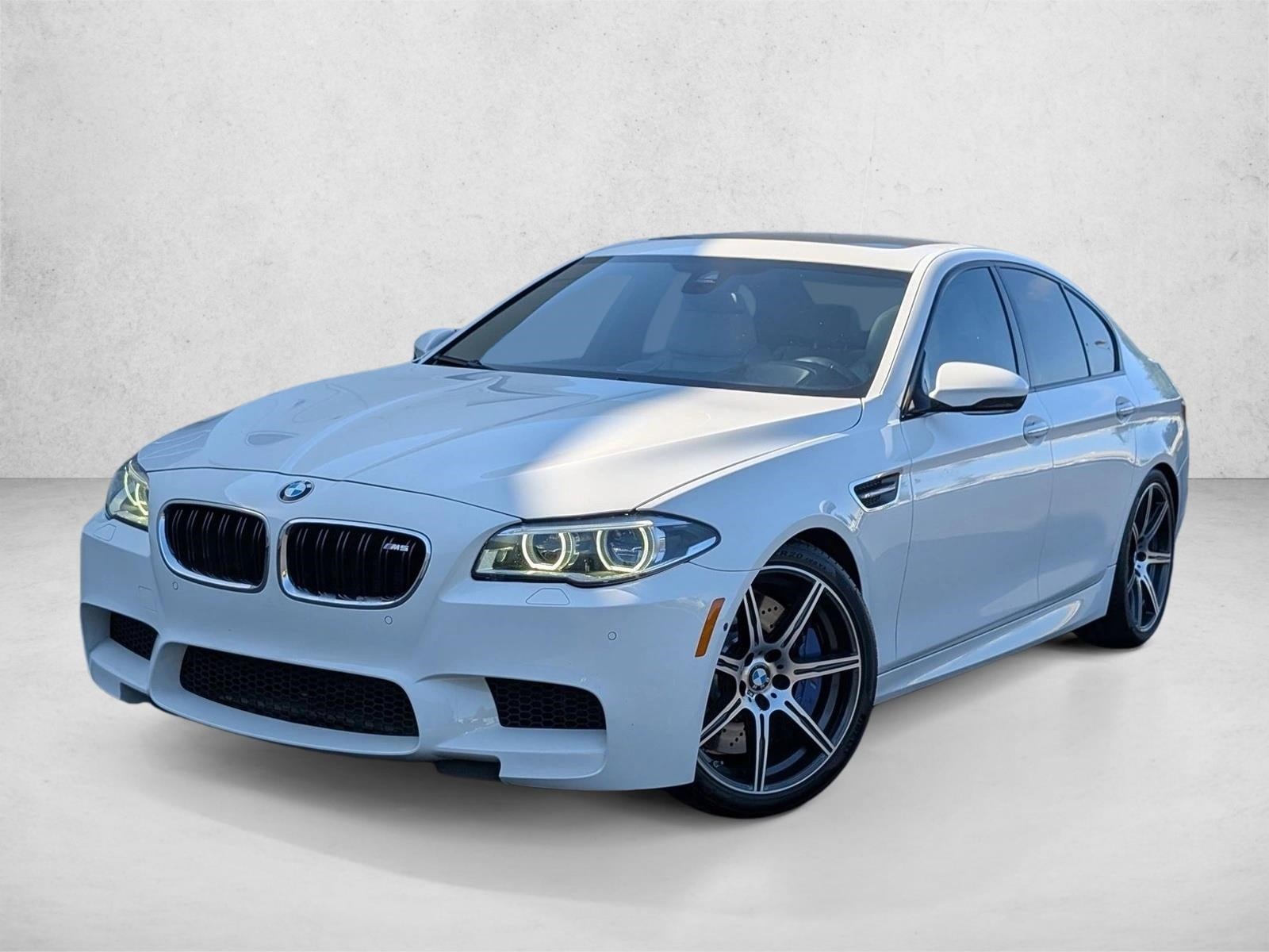 2016 BMW M5 -'s photo