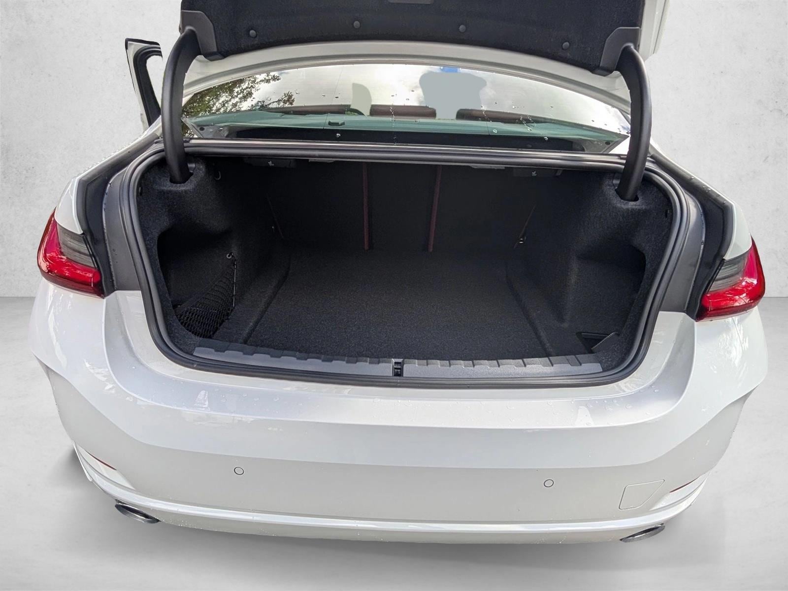 2025 BMW 330i photo 6