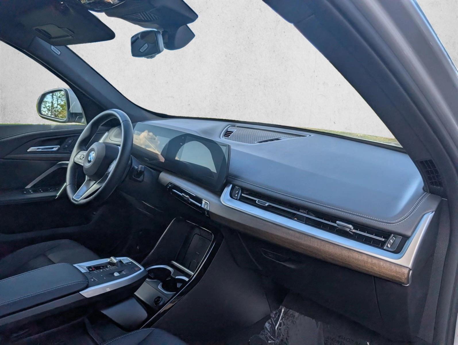2025 BMW X1 28i - Photo 19