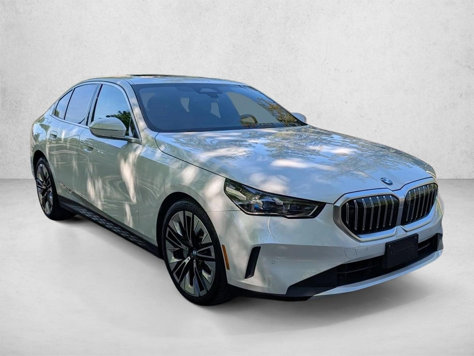 2024 BMW 530i photo 2