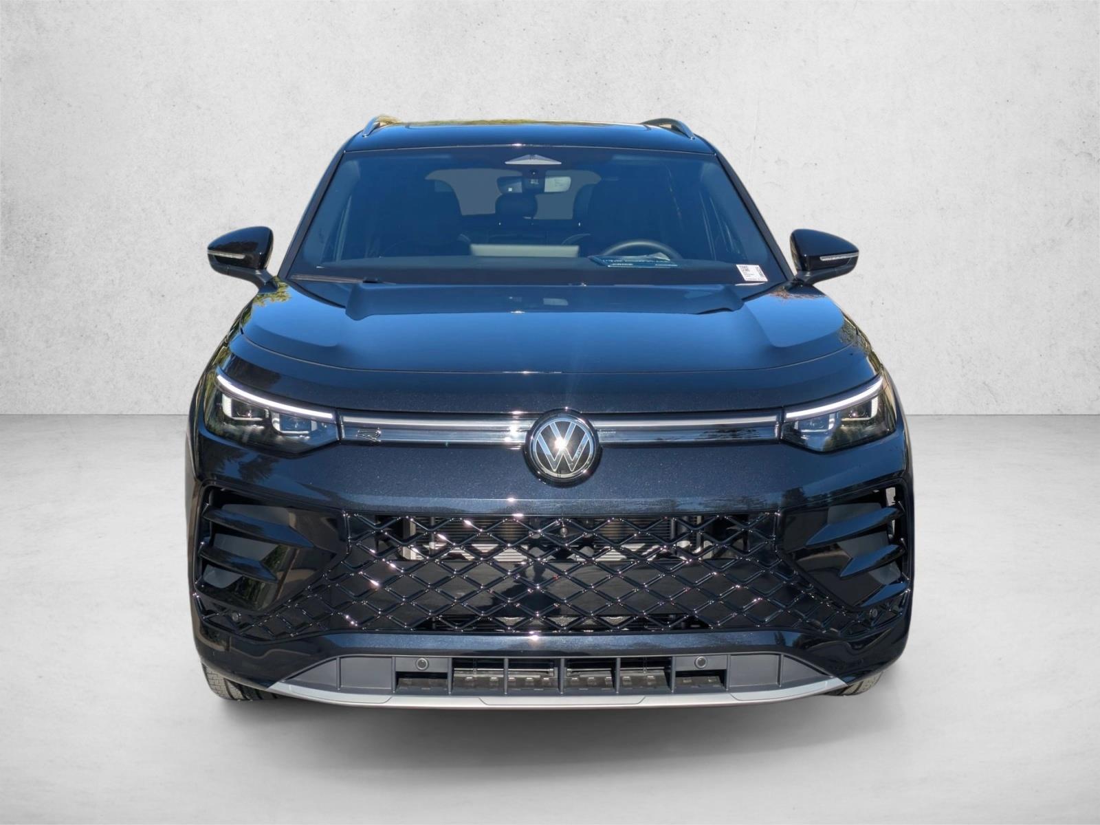 2025 Volkswagen Tiguan SEL R-Line Black photo 2