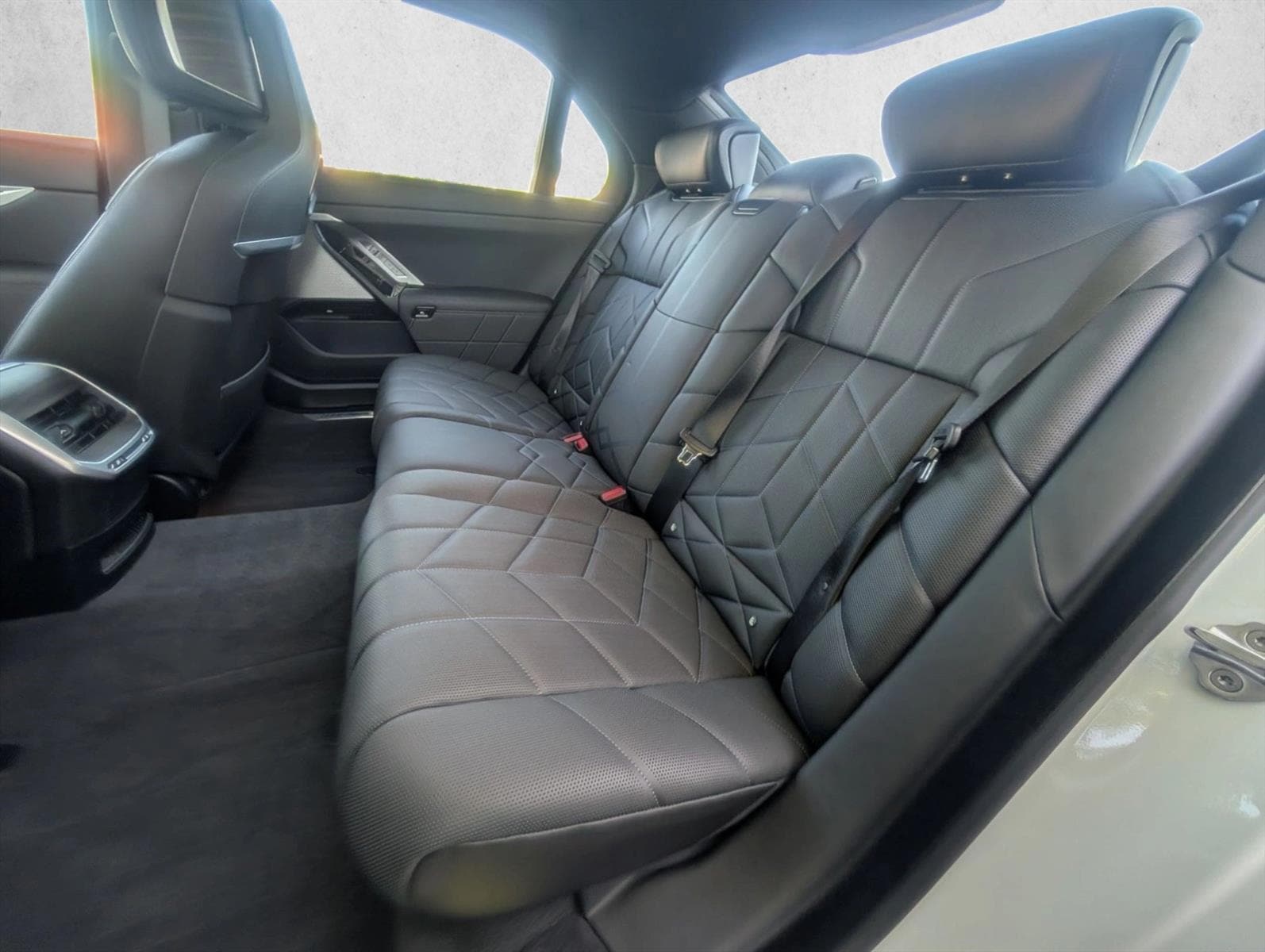 2025 BMW i7 60 - Photo 24