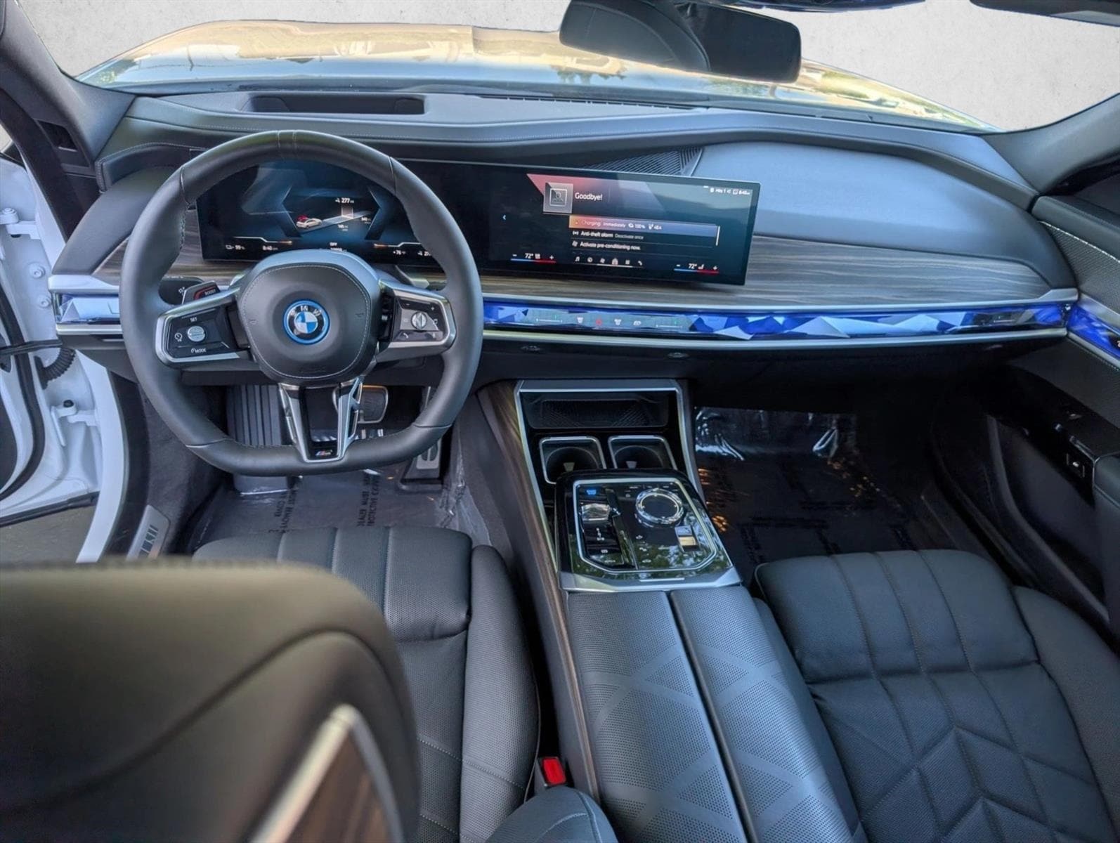 2025 BMW i7 60 - Photo 21