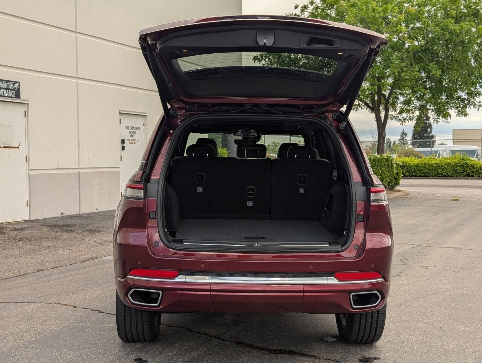 2023 Jeep Grand Cherokee Overland photo 6