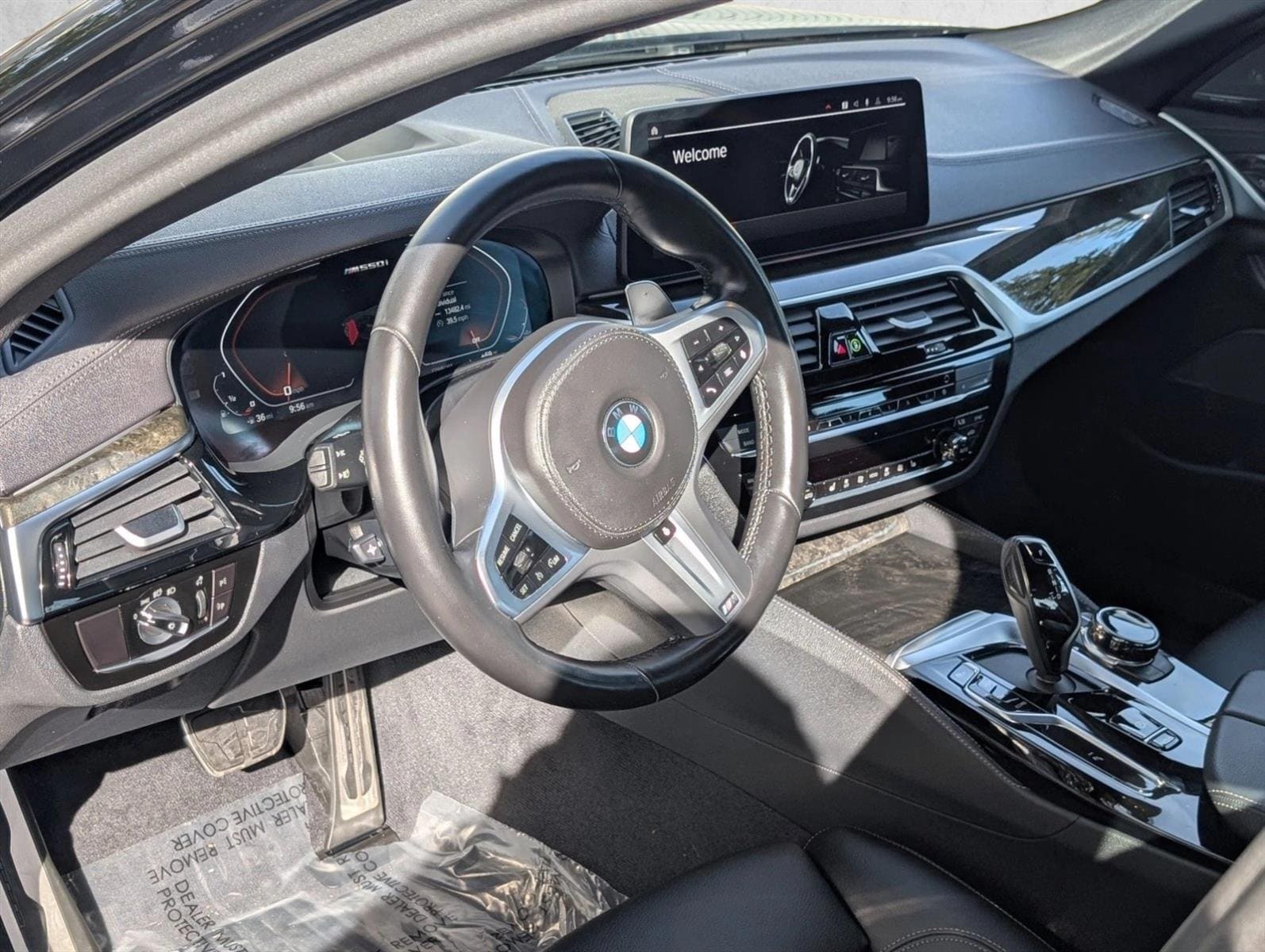 2023 BMW M550i xDrive photo 3