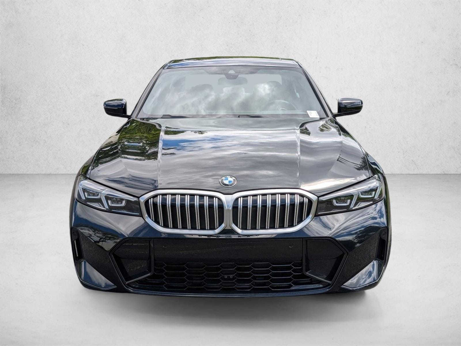 2025 BMW 330i xDrive photo 2
