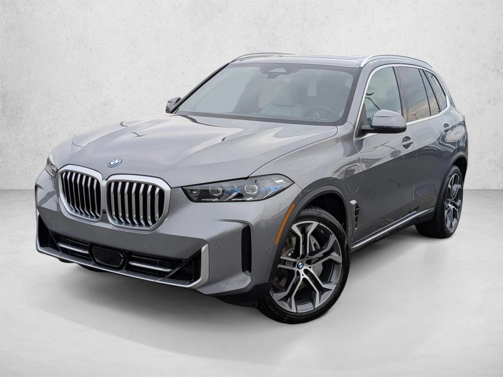 2026 BMW X5 50e's photo