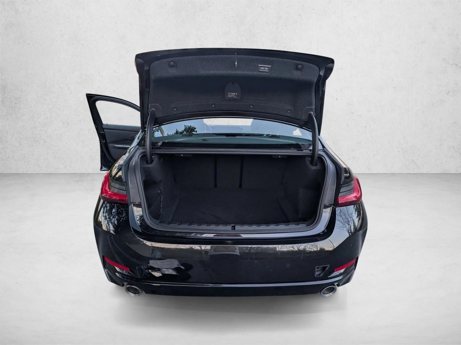 2025 BMW 330i xDrive photo 5