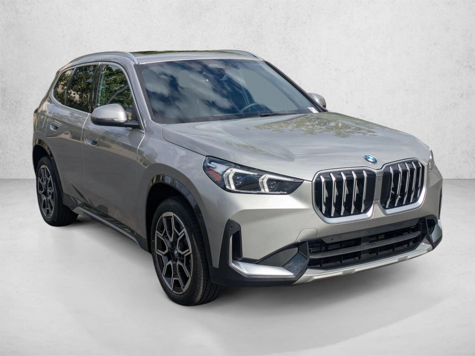 2025 BMW X1 xDrive28i photo 3