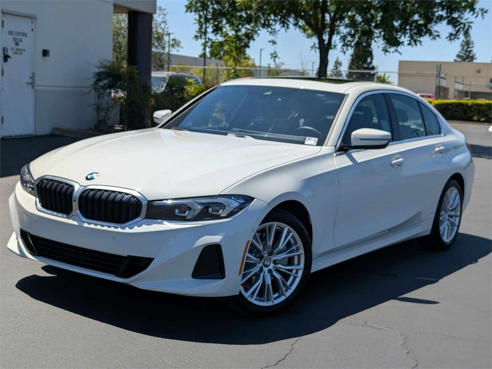 2024 BMW 3 Series's photo