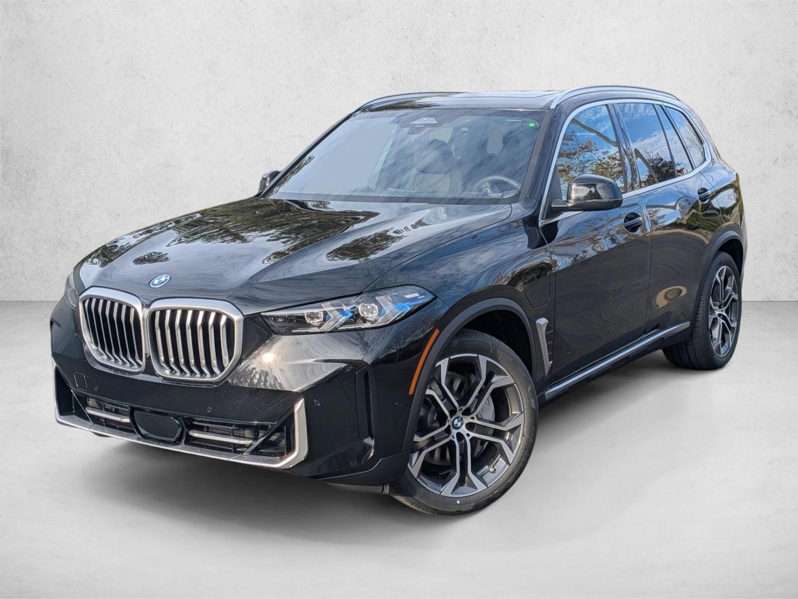 2026 BMW X5 50e's photo