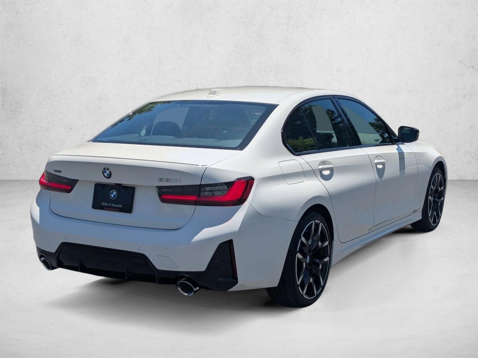 2025 BMW 330i xDrive photo 4