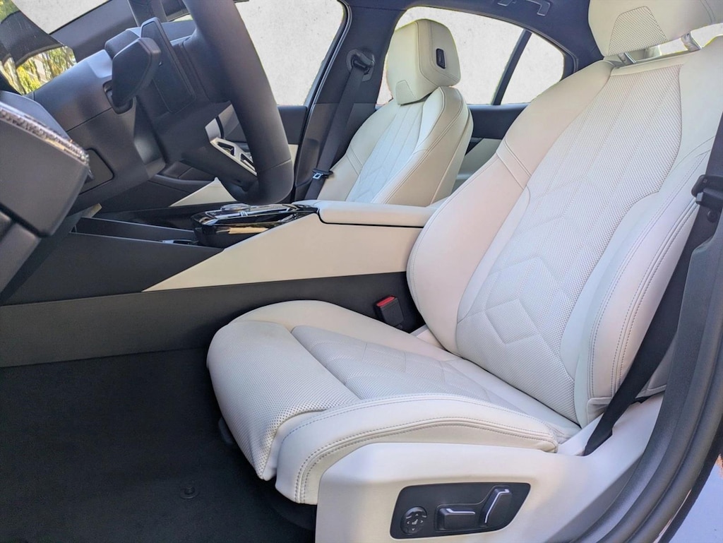 New 2026 BMW 550e xDrive Sedan