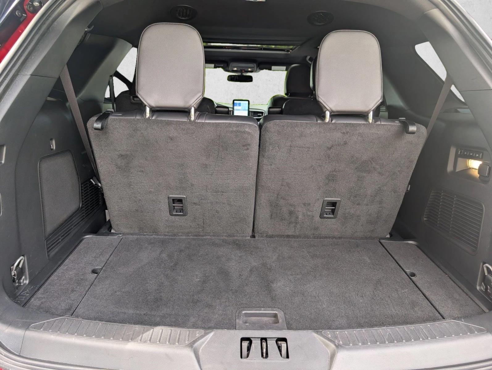 2023 Ford Explorer ST photo 6