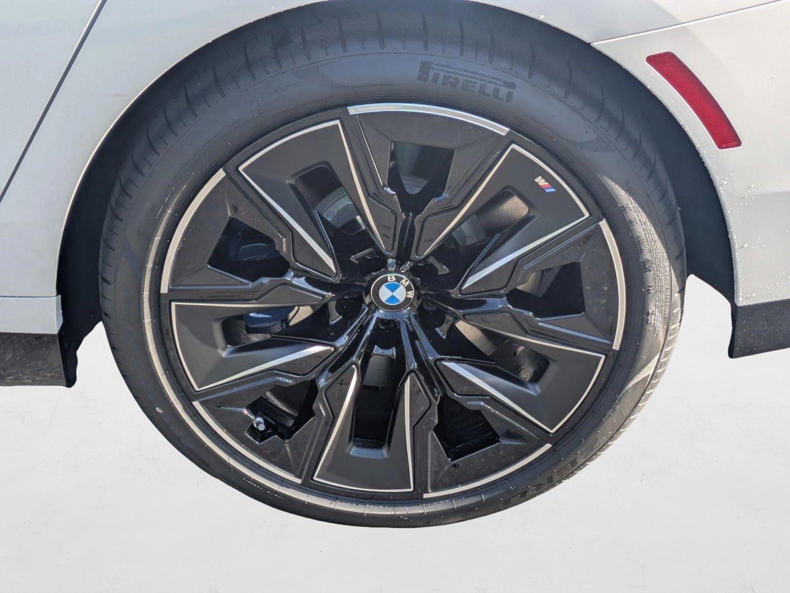 2025 BMW 7 Series 760i - Photo 11