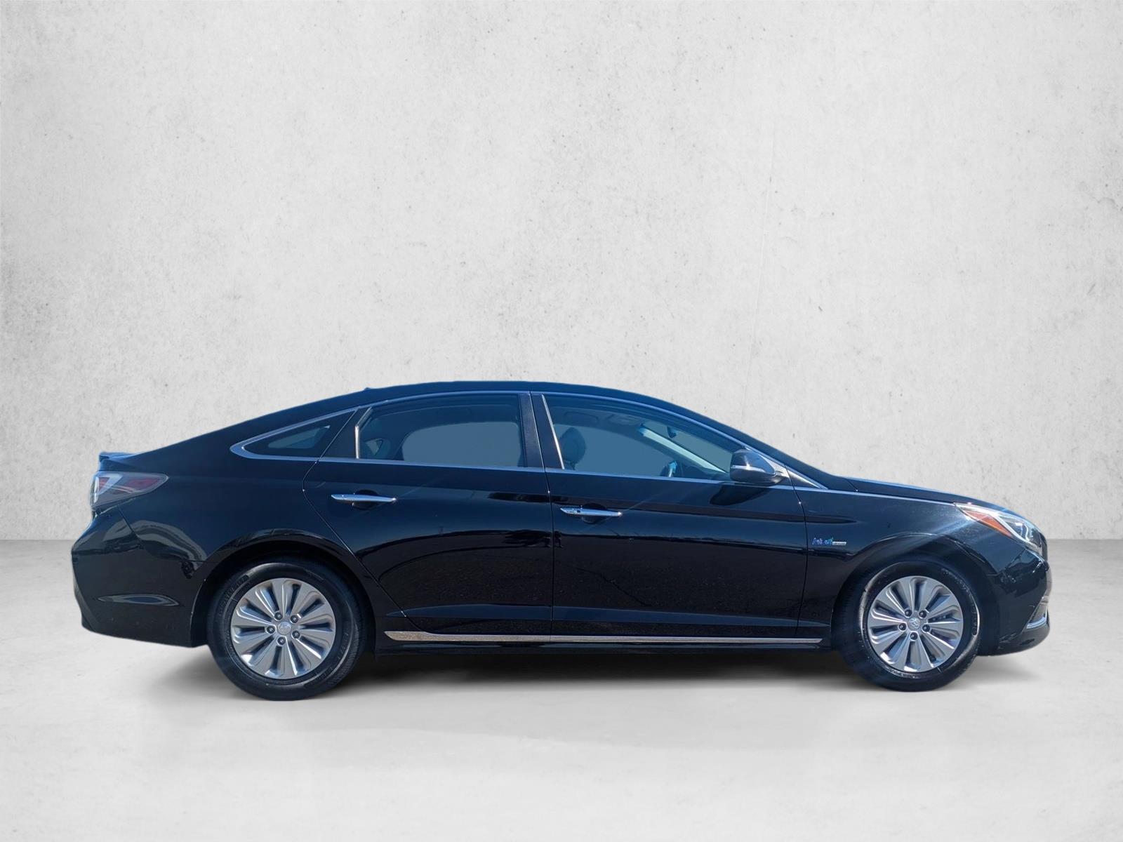 2017 Hyundai Sonata Hybrid SE photo 4