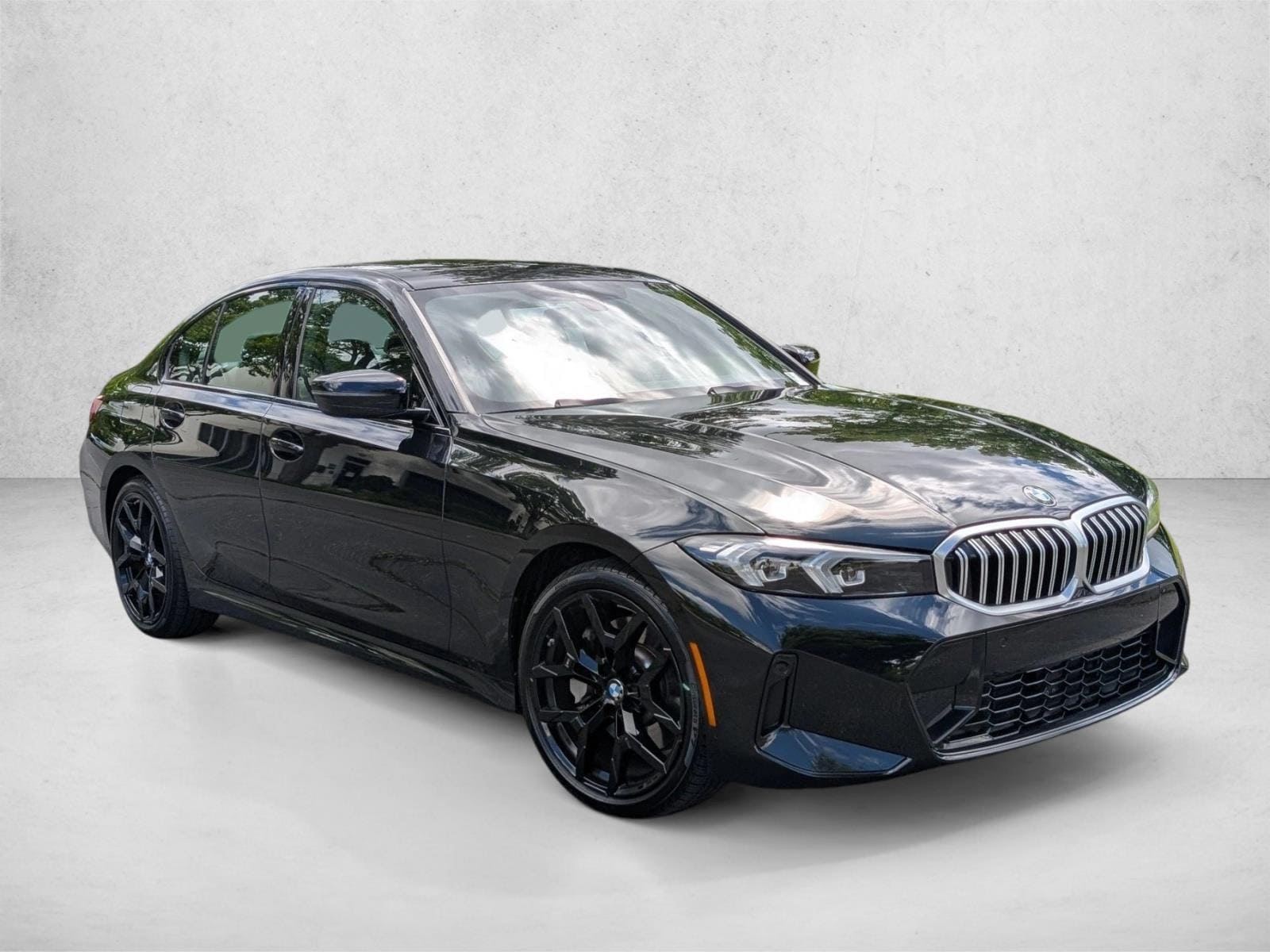 2025 BMW 330i xDrive photo 3