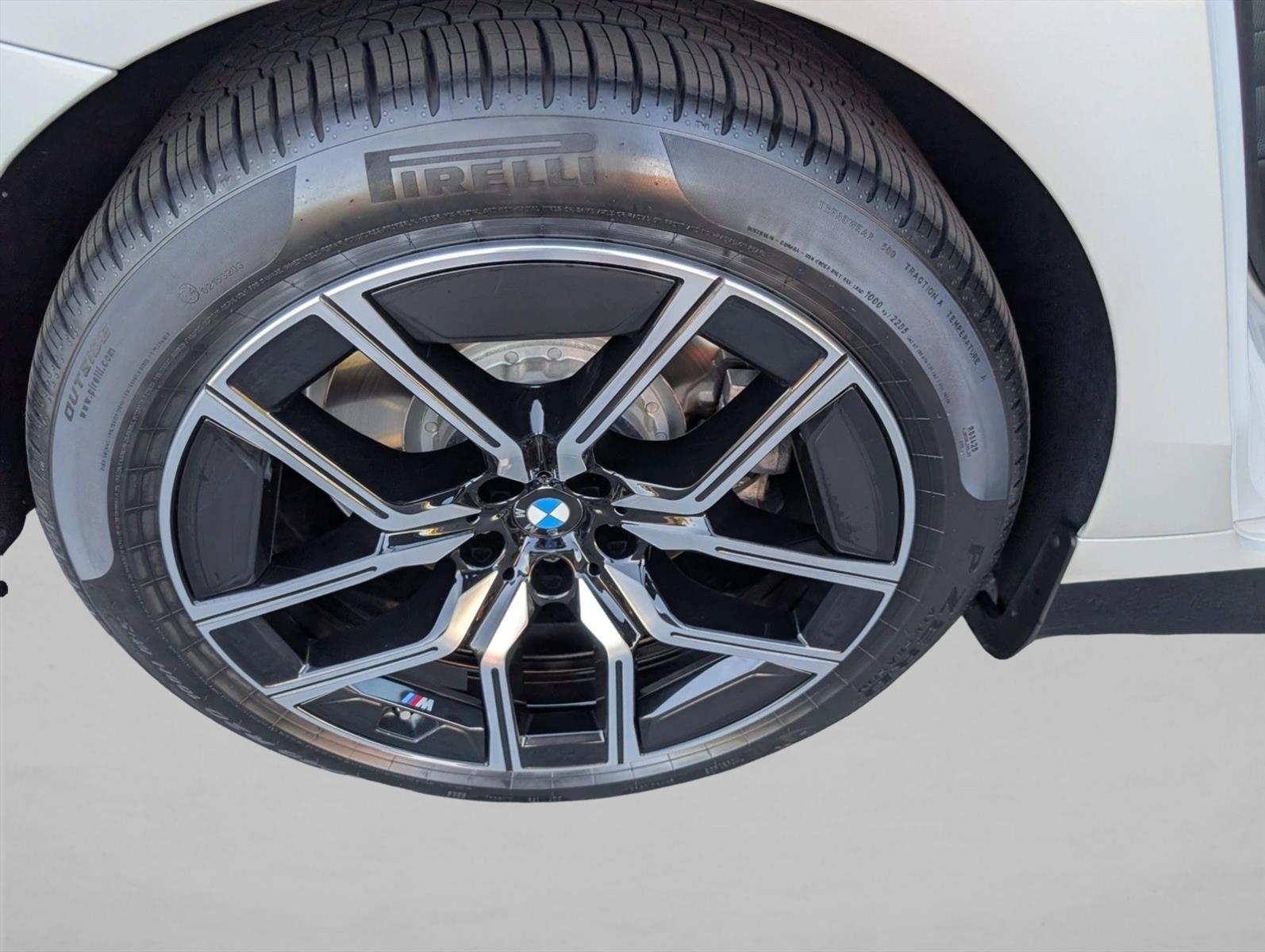 2025 BMW i7 60 - Photo 28