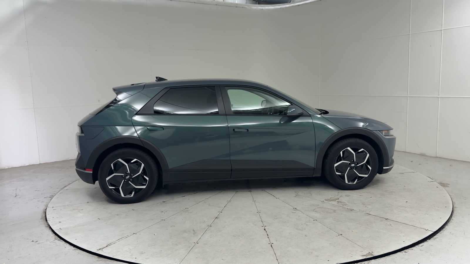 Thumbnail: 2024 Hyundai Ioniq 5 - 8