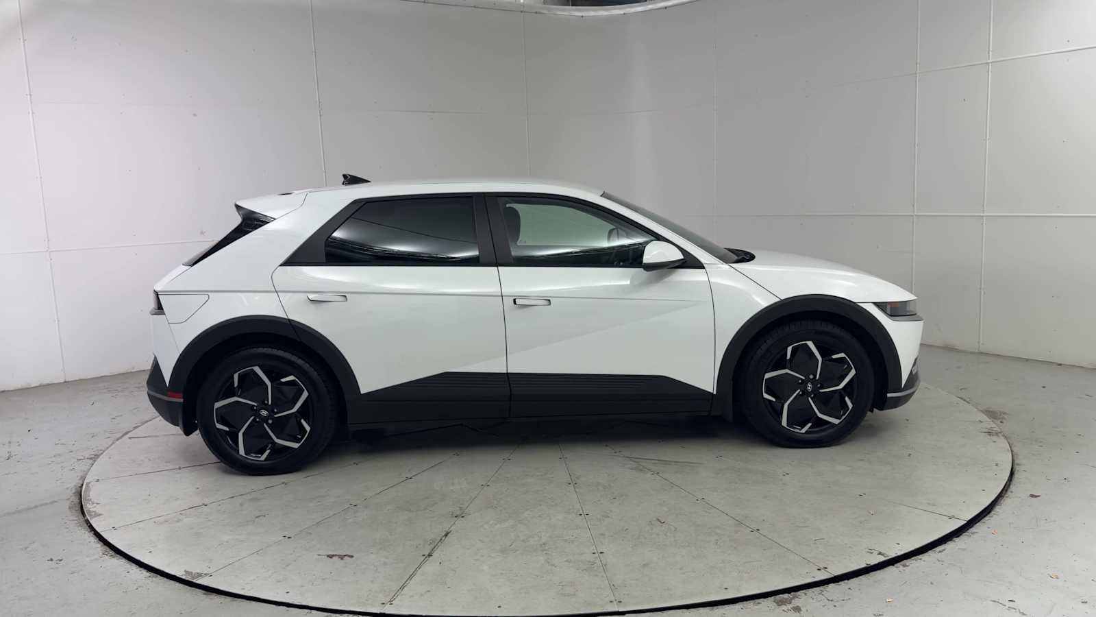 Thumbnail: 2024 Hyundai Ioniq 5 - 9