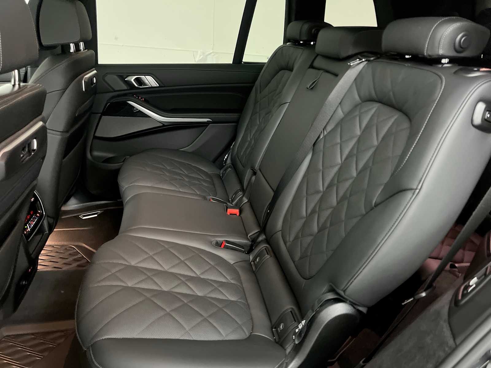 Thumbnail: 2027 BMW X7 - 31