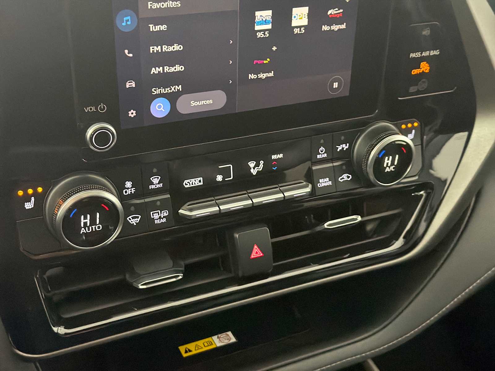 Thumbnail: 2023 Toyota Highlander - 17