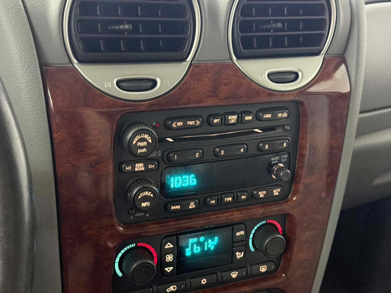 Thumbnail: 2006 GMC Envoy - 12