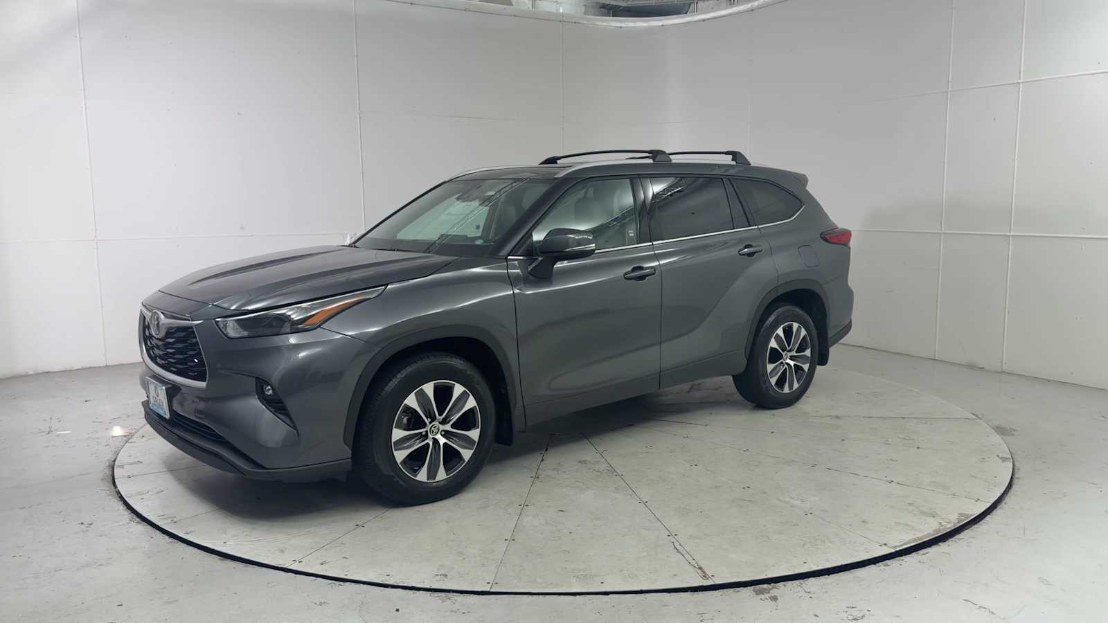 Thumbnail: 2022 Toyota Highlander - 6