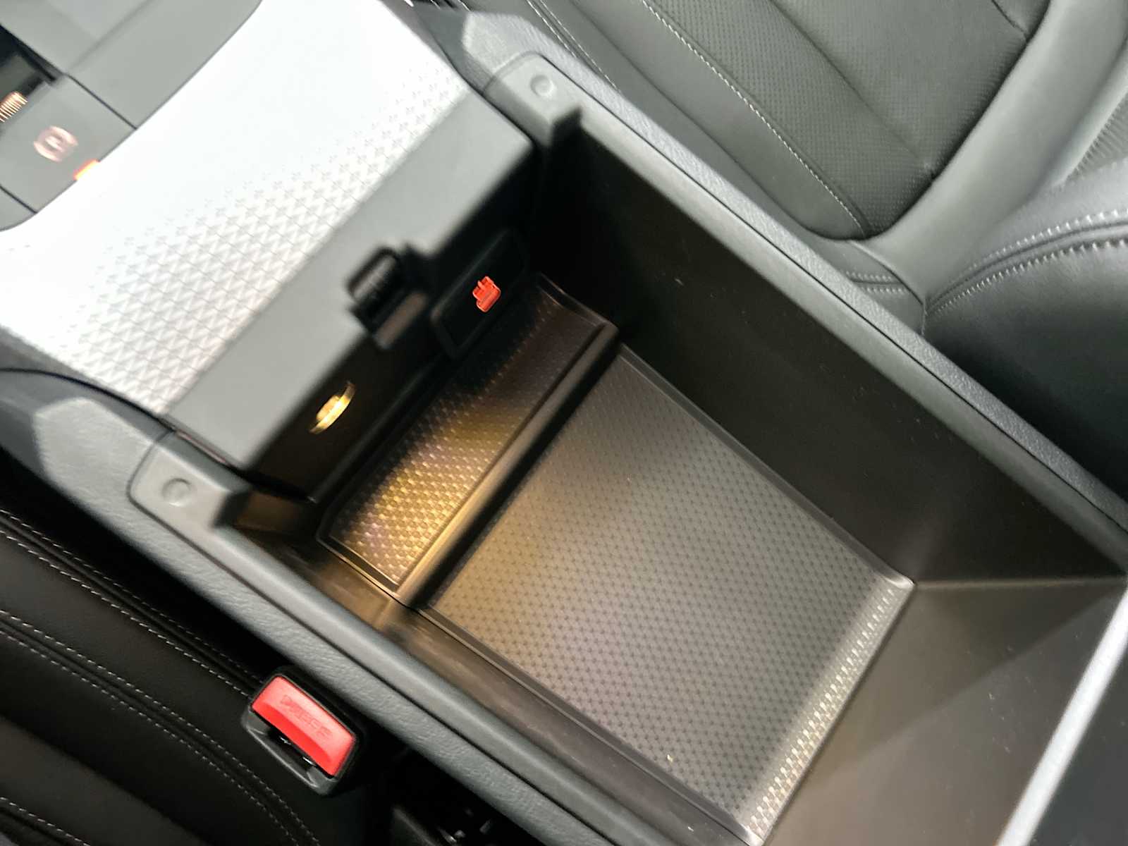 Thumbnail: 2025 BMW i4 - 23