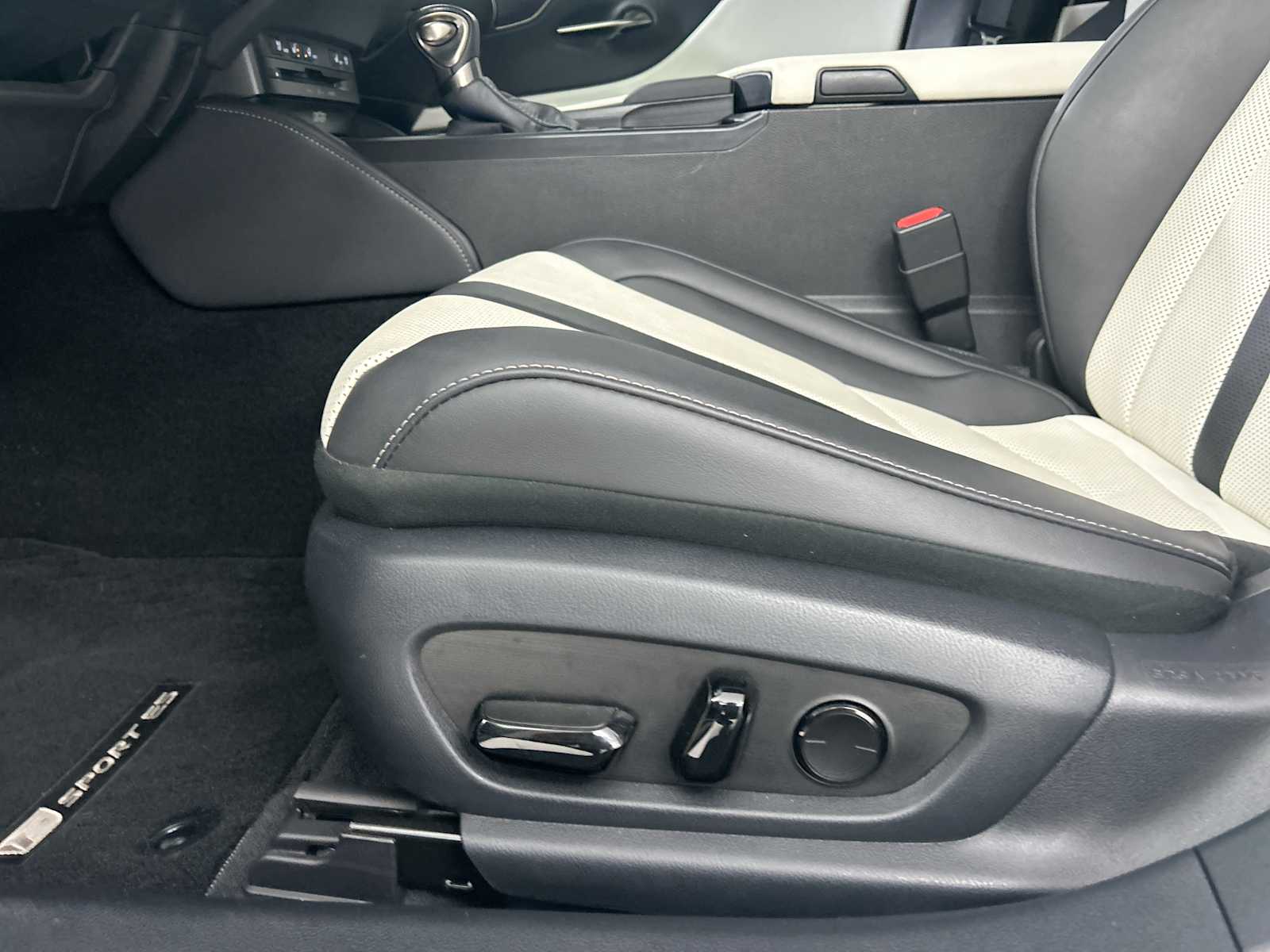 Thumbnail: 2022 Lexus ES - 14