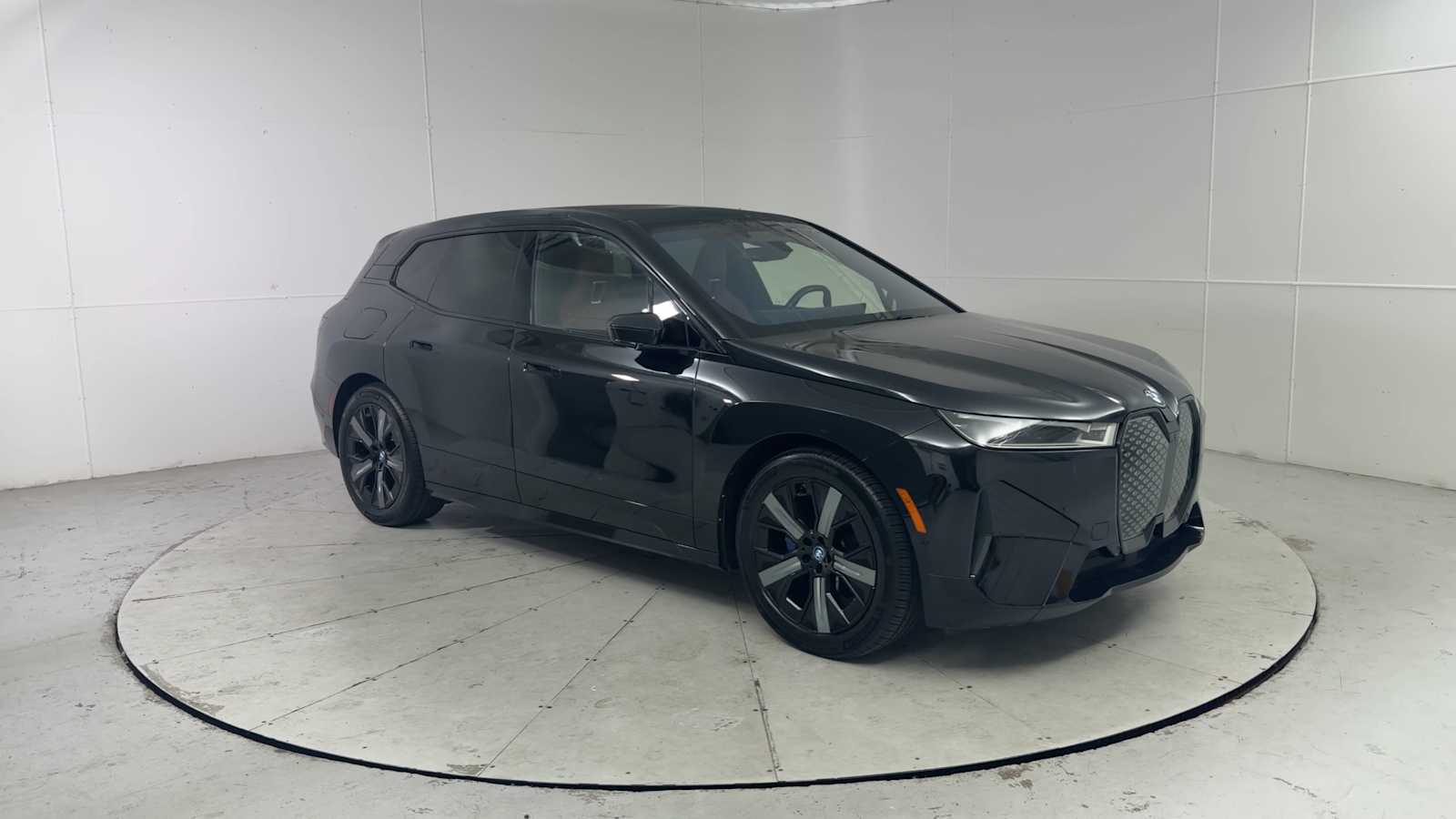 Thumbnail: 2023 BMW iX - 8