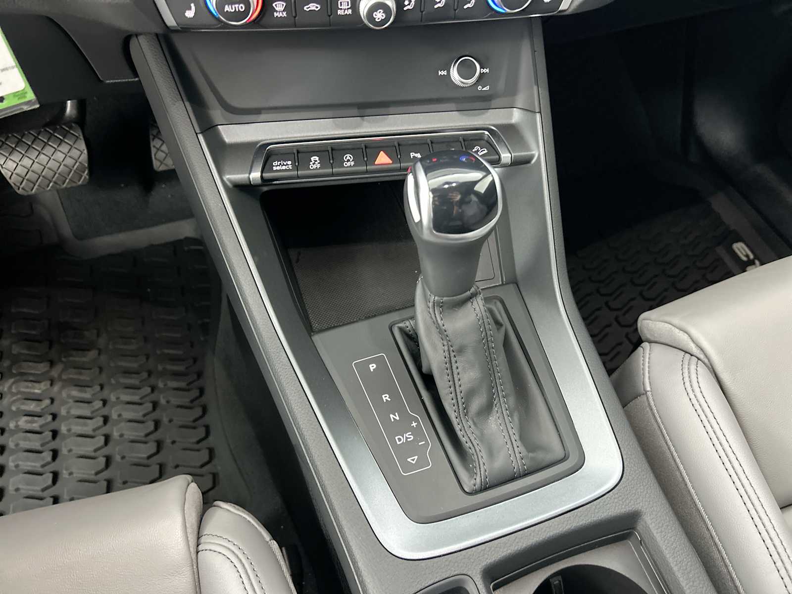 Thumbnail: 2025 Audi Q3 - 21
