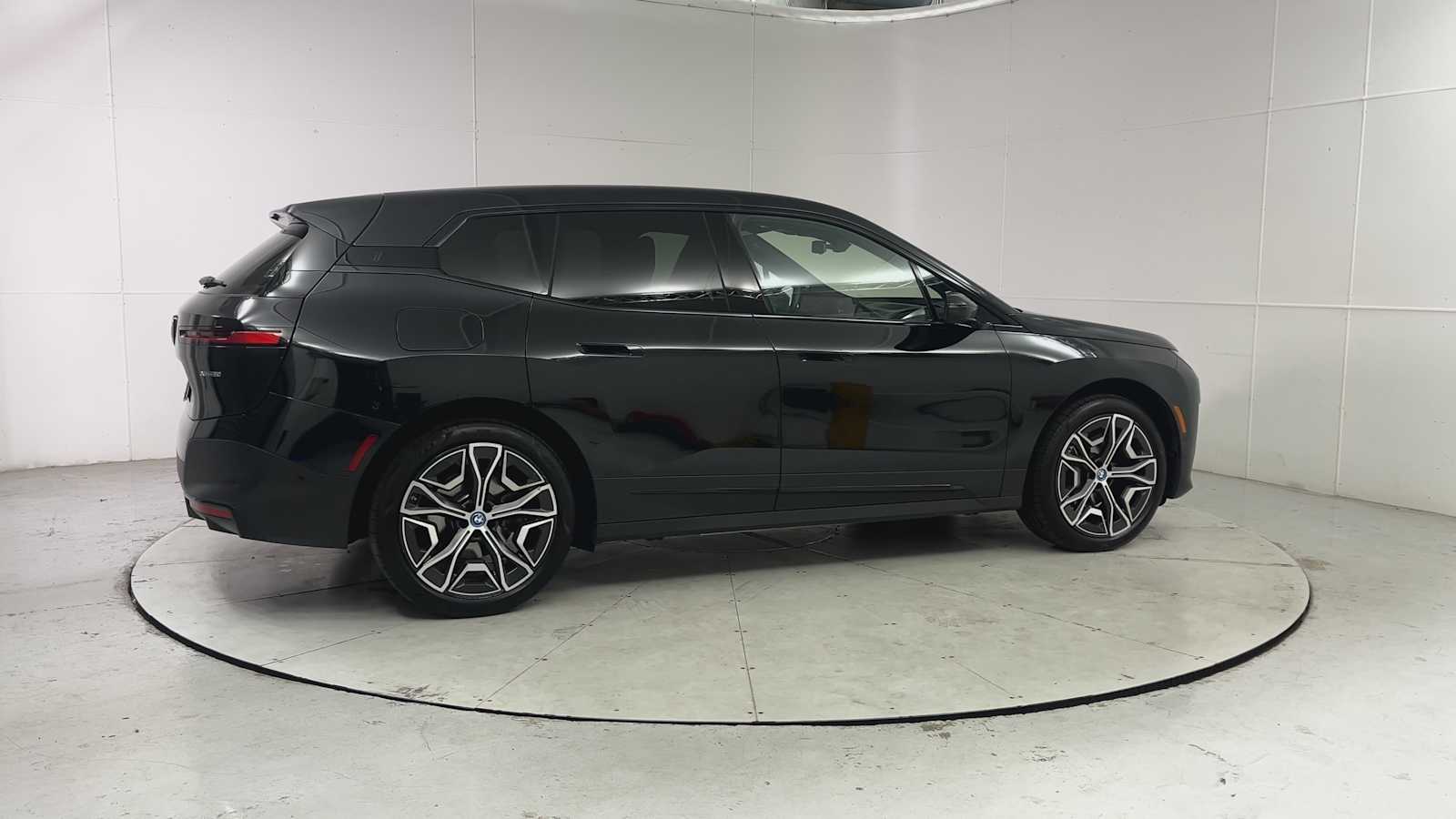 Thumbnail: 2024 BMW iX - 9