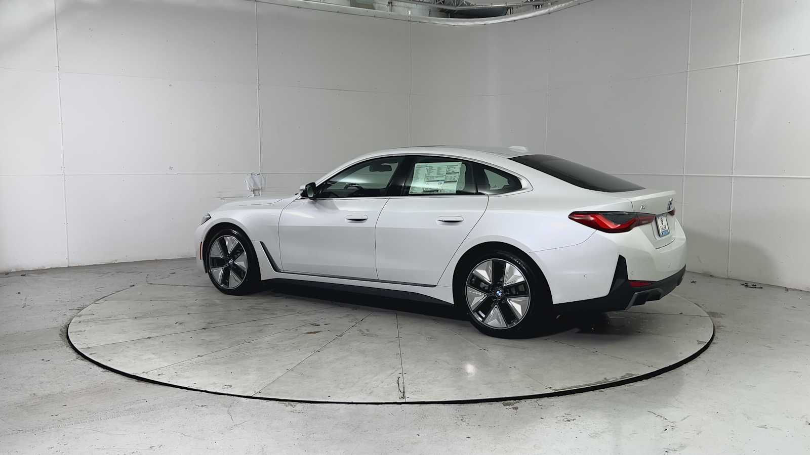 Thumbnail: 2026 BMW i4 - 4