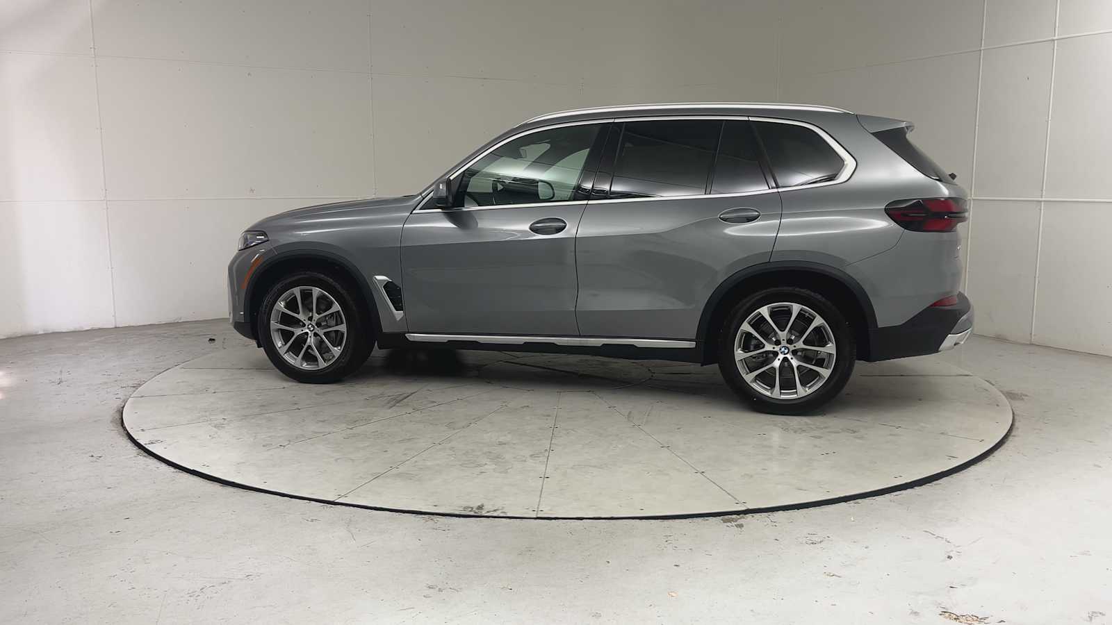 Thumbnail: 2026 BMW X5 - 4
