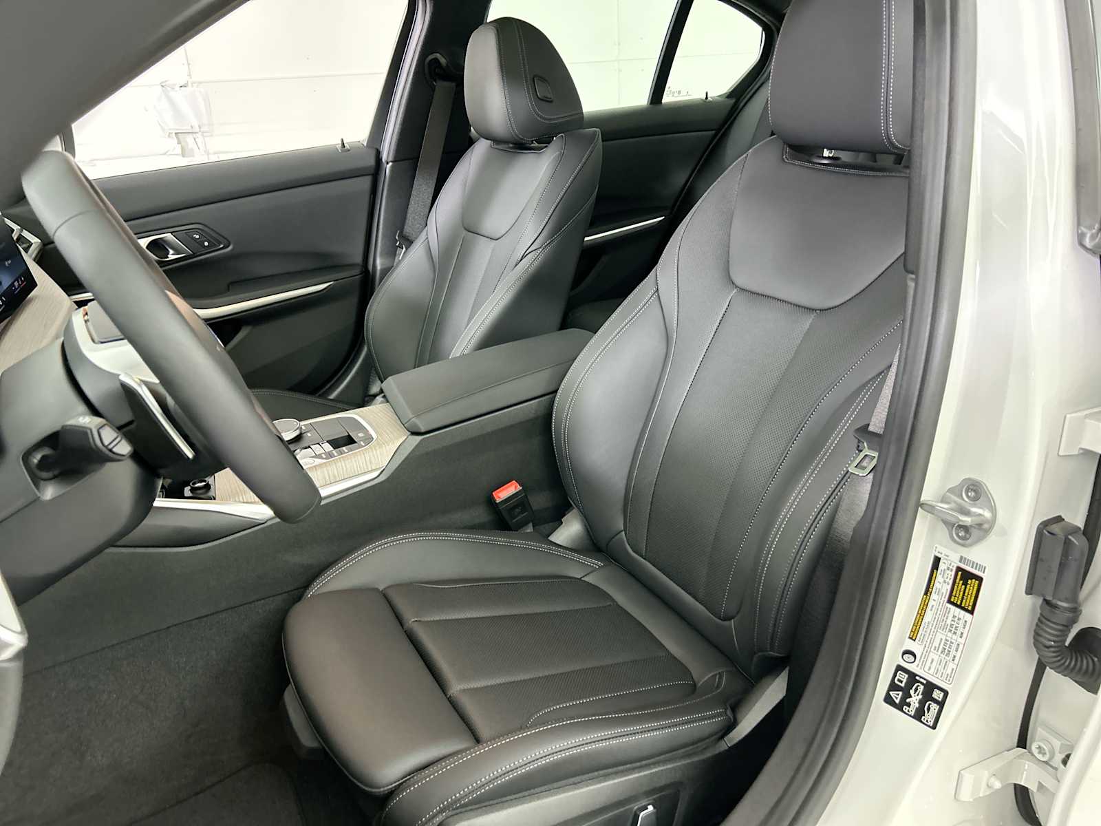 Thumbnail: 2025 BMW 3 Series - 13