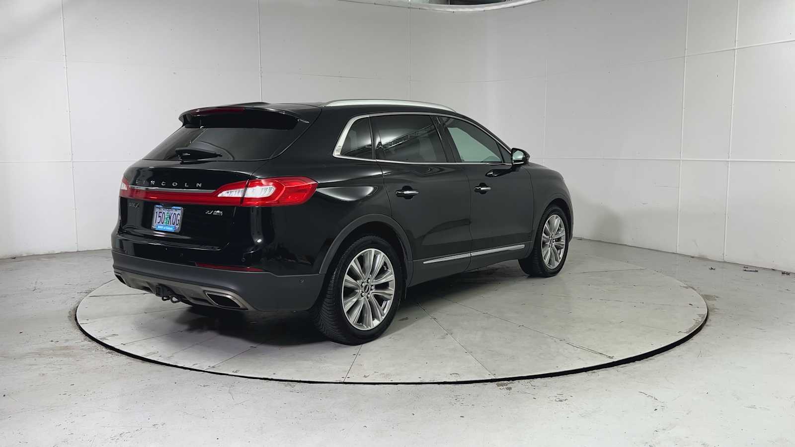 Thumbnail: 2016 Lincoln MKX - 2