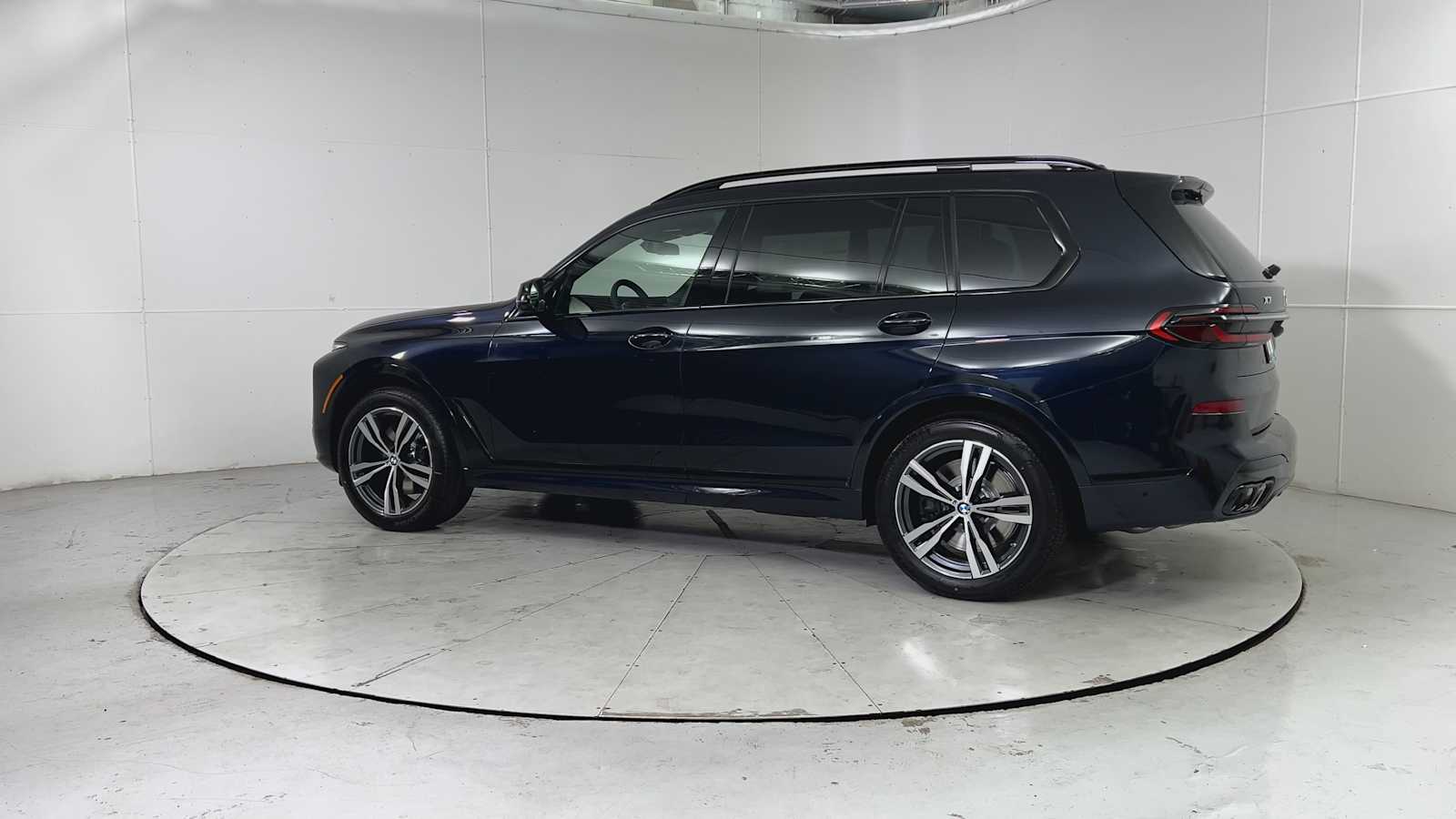 Thumbnail: 2026 BMW X7 - 4