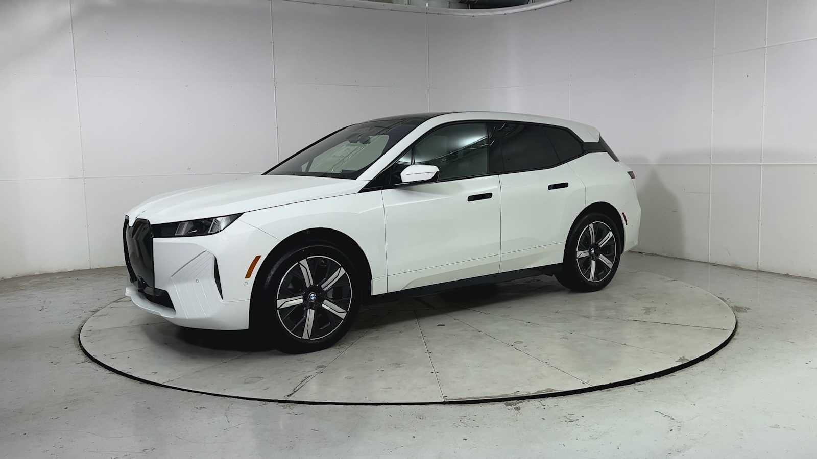 Thumbnail: 2026 BMW iX - 6